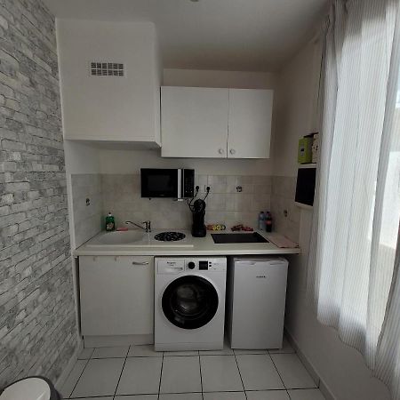 Appartement Spacieux 28M2 Avec Chambre Separee Issy-les-Moulineaux Exterior photo