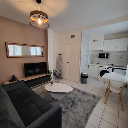 Appartement Spacieux 28M2 Avec Chambre Separee Issy-les-Moulineaux Exterior photo